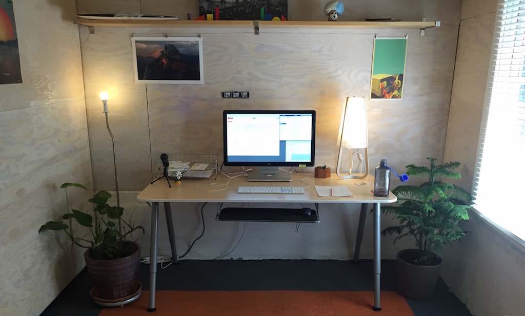 leon-desk